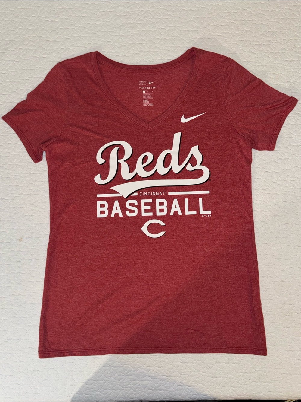 Nike Cincinnati Reds Women's Medium V-Neck Tee